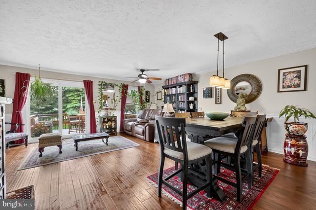 81 PEBBLE LN, Blackwood, NJ 08012