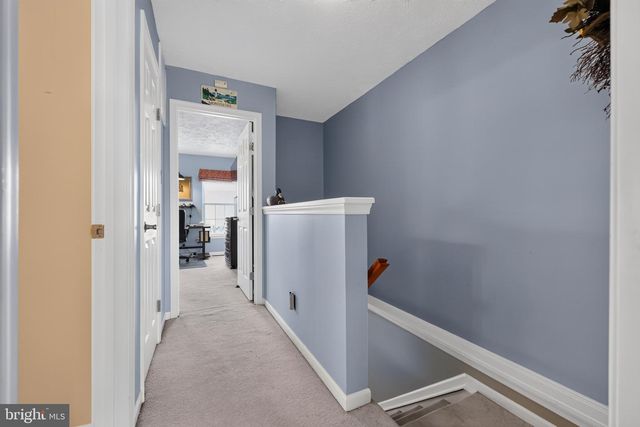 81 PEBBLE LN, Blackwood, NJ 08012