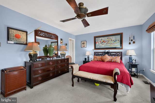 81 PEBBLE LN, Blackwood, NJ 08012