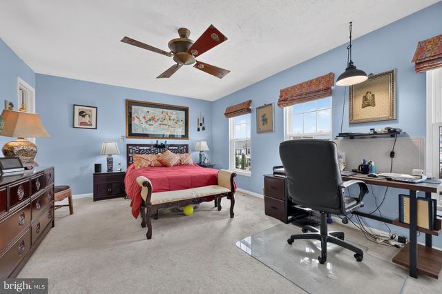 81 PEBBLE LN, Blackwood, NJ 08012