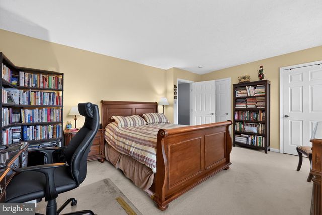 81 PEBBLE LN, Blackwood, NJ 08012
