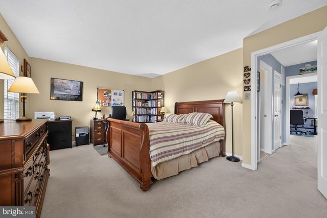 81 PEBBLE LN, Blackwood, NJ 08012