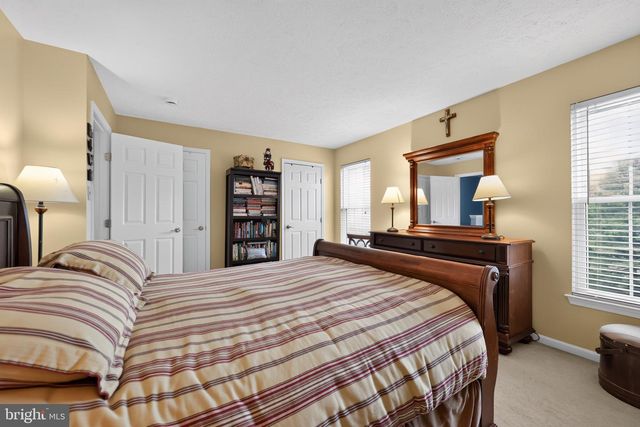 81 PEBBLE LN, Blackwood, NJ 08012