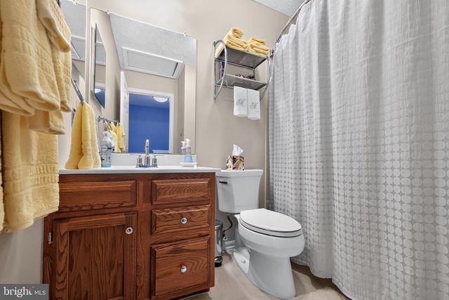 81 PEBBLE LN, Blackwood, NJ 08012