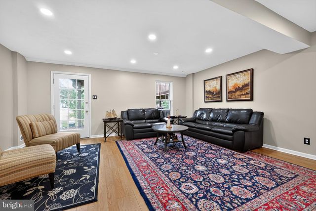 81 PEBBLE LN, Blackwood, NJ 08012