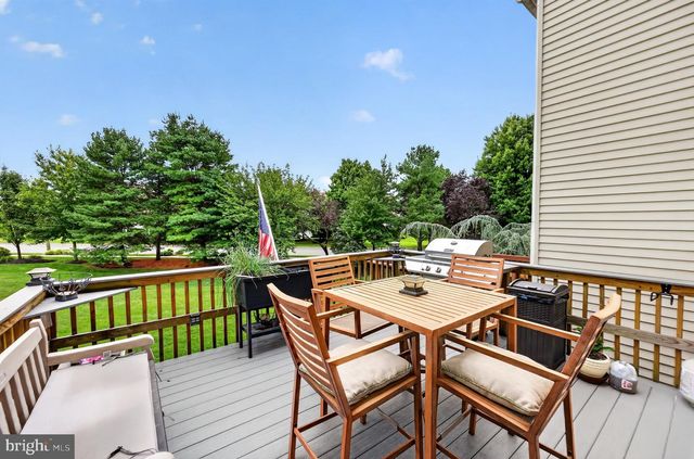 81 PEBBLE LN, Blackwood, NJ 08012