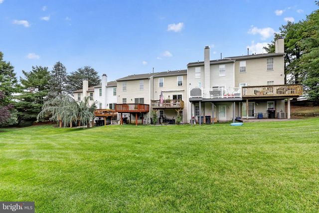 81 PEBBLE LN, Blackwood, NJ 08012