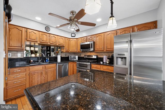 81 PEBBLE LN, Blackwood, NJ 08012