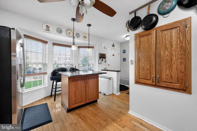 81 PEBBLE LN, Blackwood, NJ 08012