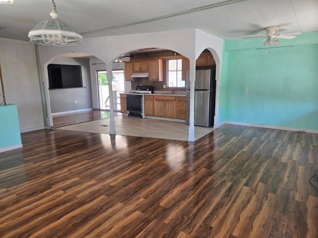 Image 10 of property listing at 3301 Buchanan, Antioch, CA 94509