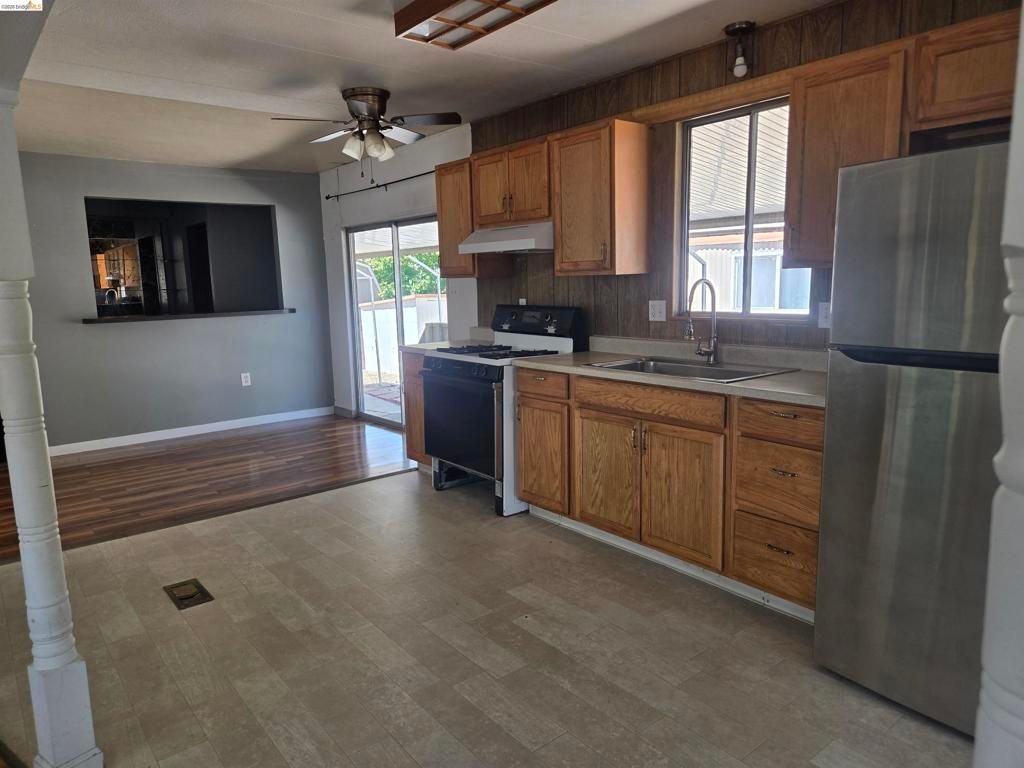 Image 12 of property listing at 3301 Buchanan, Antioch, CA 94509