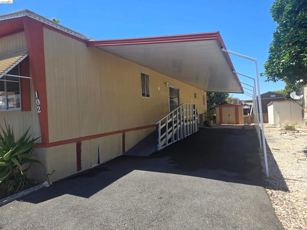 Image 3 of property listing at 3301 Buchanan, Antioch, CA 94509