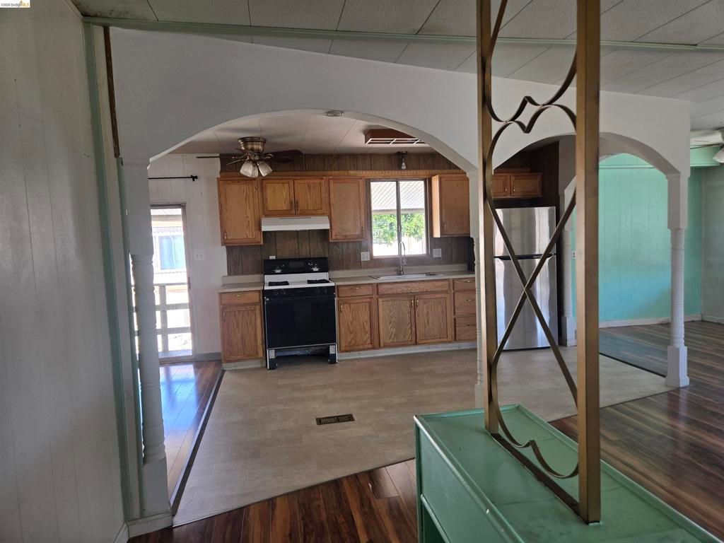 Image 8 of property listing at 3301 Buchanan, Antioch, CA 94509