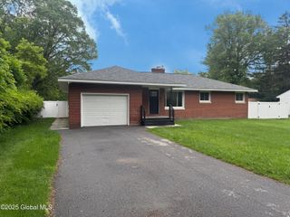 10 Kasper Drive, Colonie, NY 12211