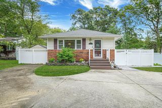 215 Holland Avenue, Medford, NY 11763