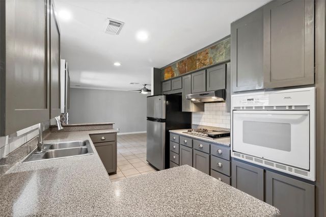 112 E Wildwinn Drive, Alvin, TX 77511