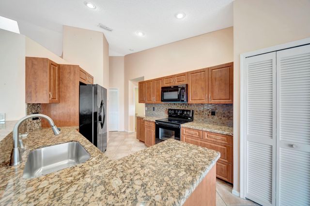 8507 NW 83rd St, Tamarac, FL 33321