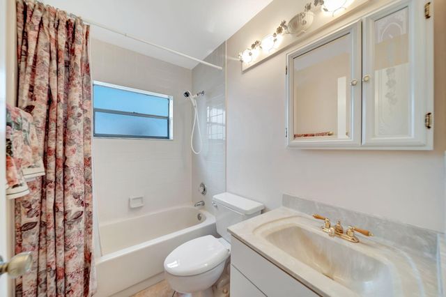 8507 NW 83rd St, Tamarac, FL 33321