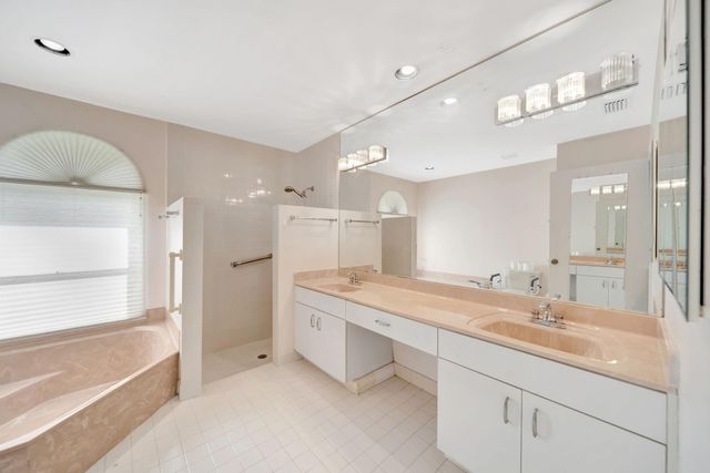 8507 NW 83rd St, Tamarac, FL 33321