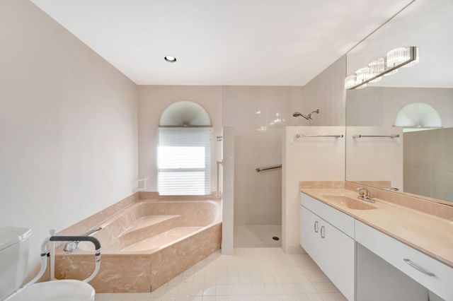 8507 NW 83rd St, Tamarac, FL 33321