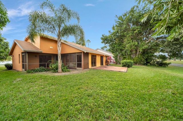 8507 NW 83rd St, Tamarac, FL 33321