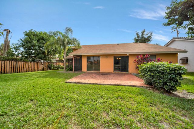 8507 NW 83rd St, Tamarac, FL 33321