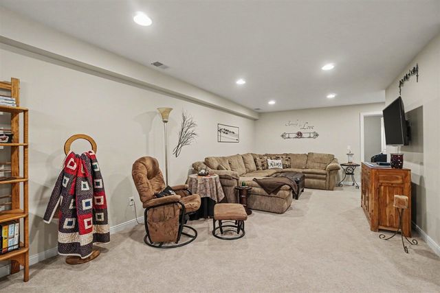 2133 S Van Kal Street, Kalamazoo, MI 49009