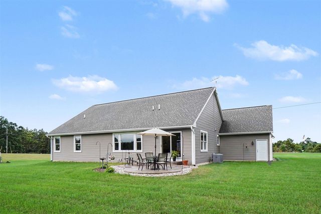 2133 S Van Kal Street, Kalamazoo, MI 49009