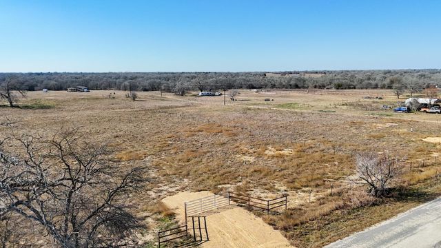 8200 Old Colony Line RD, Dale, TX 78616