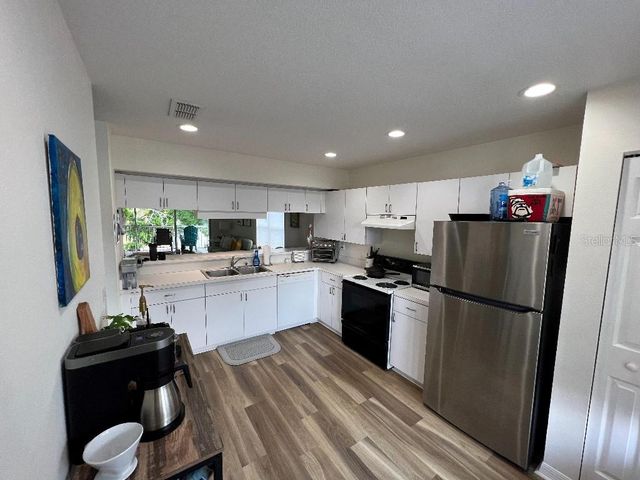 9485 HAMLIN BOULEVARD 8, Seminole, FL 33776