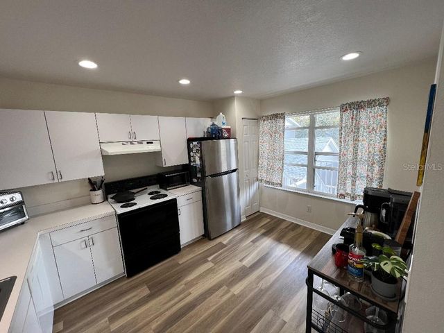 9485 HAMLIN BOULEVARD 8, Seminole, FL 33776