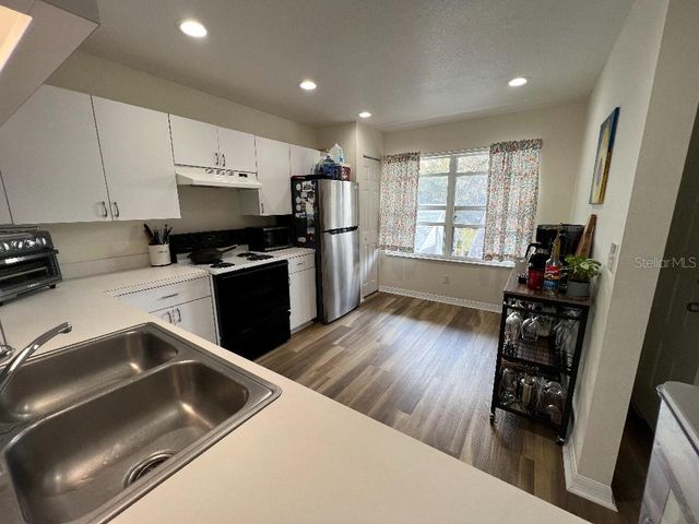 9485 HAMLIN BOULEVARD 8, Seminole, FL 33776