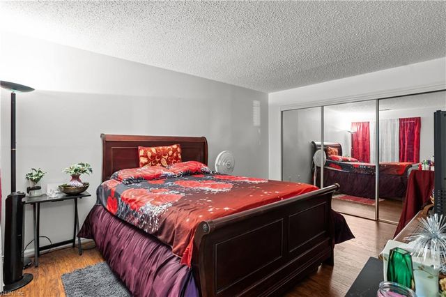 5056 Heathglen CIR, Virginia Beach, VA 23456