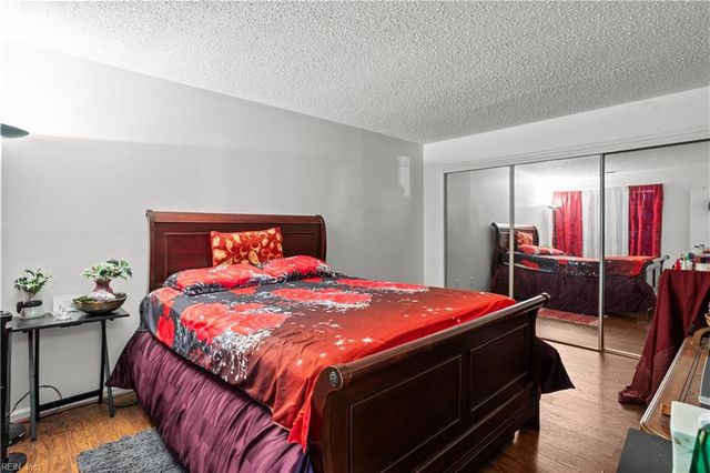 5056 Heathglen CIR, Virginia Beach, VA 23456