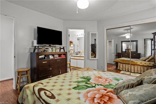 5056 Heathglen CIR, Virginia Beach, VA 23456