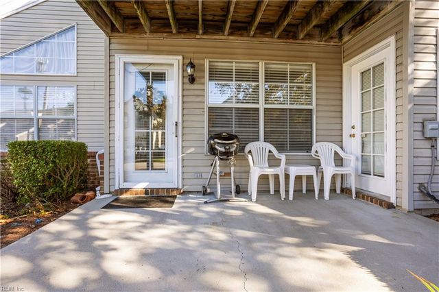 5056 Heathglen CIR, Virginia Beach, VA 23456