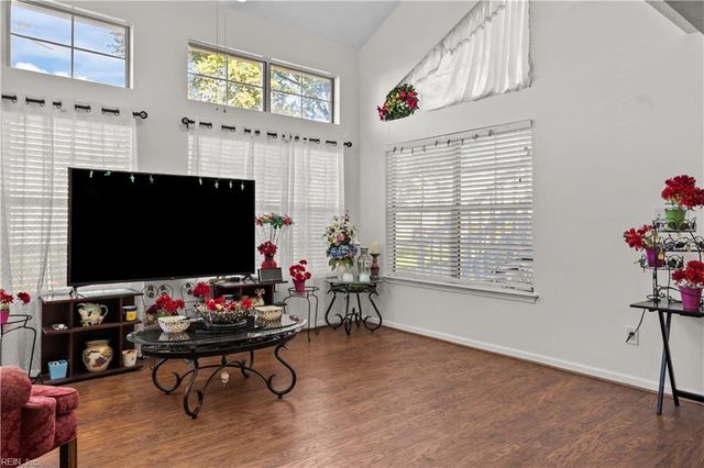 5056 Heathglen CIR, Virginia Beach, VA 23456