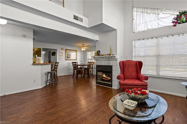 5056 Heathglen CIR, Virginia Beach, VA 23456
