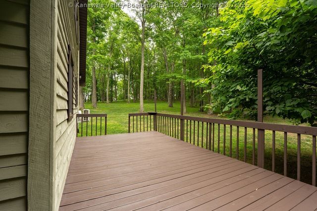 413 Red Willow Road, Cool Ridge, WV 25825
