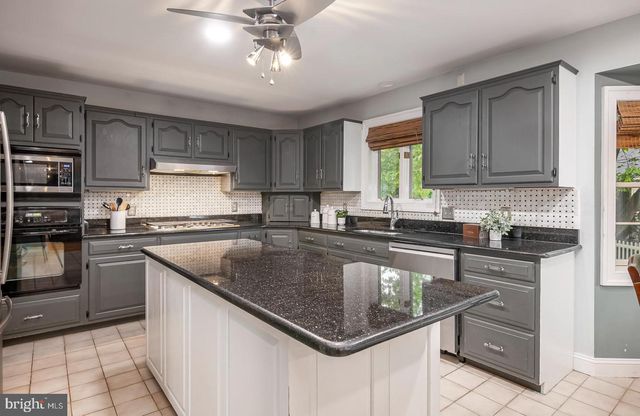 2144 SADDLERIDGE RD, Lancaster, PA 17601
