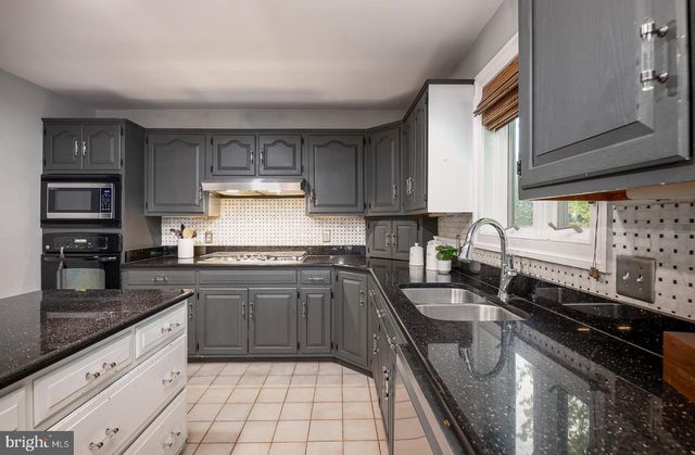 2144 SADDLERIDGE RD, Lancaster, PA 17601