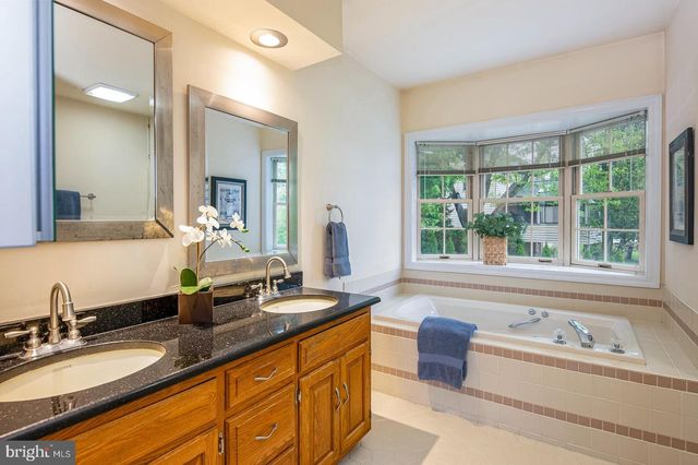 2144 SADDLERIDGE RD, Lancaster, PA 17601