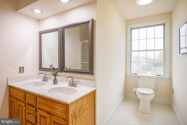 2144 SADDLERIDGE RD, Lancaster, PA 17601