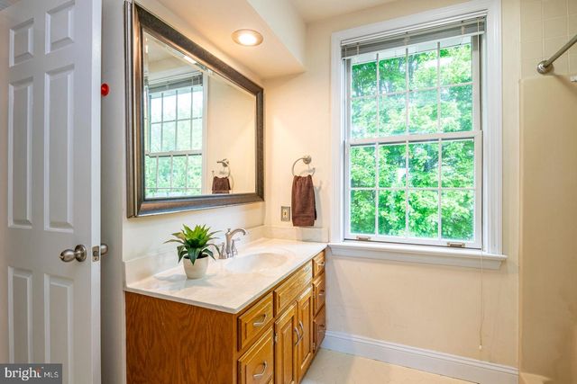 2144 SADDLERIDGE RD, Lancaster, PA 17601