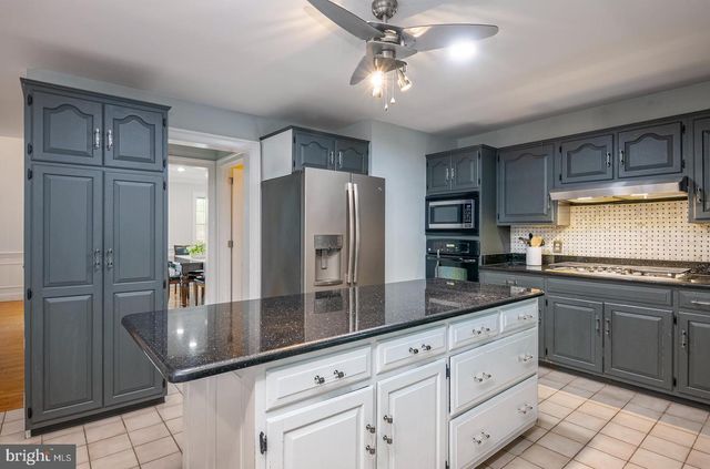2144 SADDLERIDGE RD, Lancaster, PA 17601