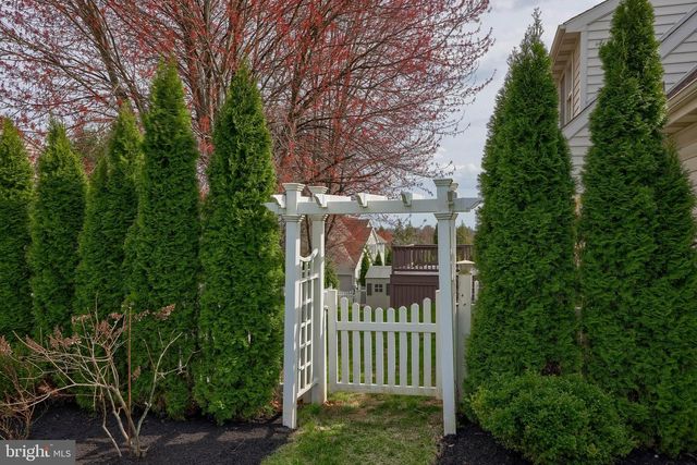 2144 SADDLERIDGE RD, Lancaster, PA 17601
