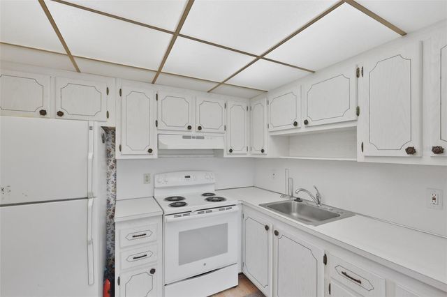 1811 BEDFORD LANE 163, Sun City Center, FL 33573