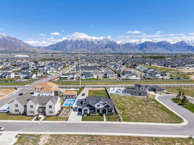 208 N BAY DR, Vineyard, UT 84059