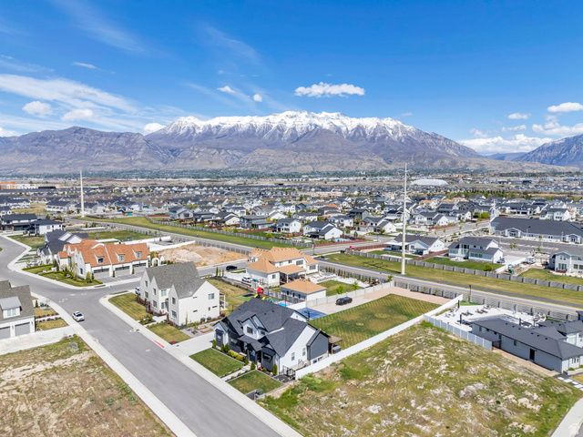 208 N BAY DR, Vineyard, UT 84059