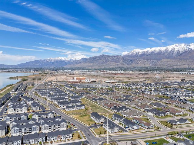 208 N BAY DR, Vineyard, UT 84059